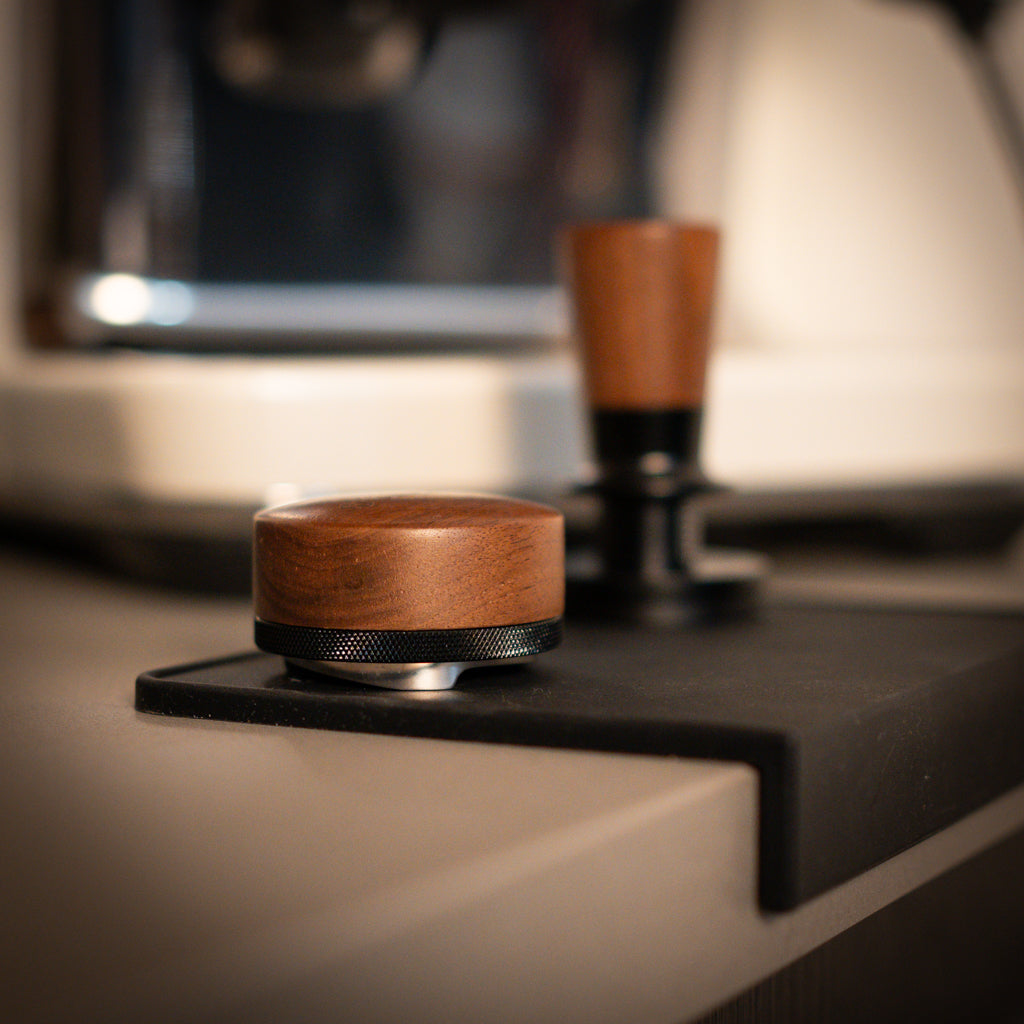 Hypergrind Tamper & Distributor Kit (Black/Walnut)