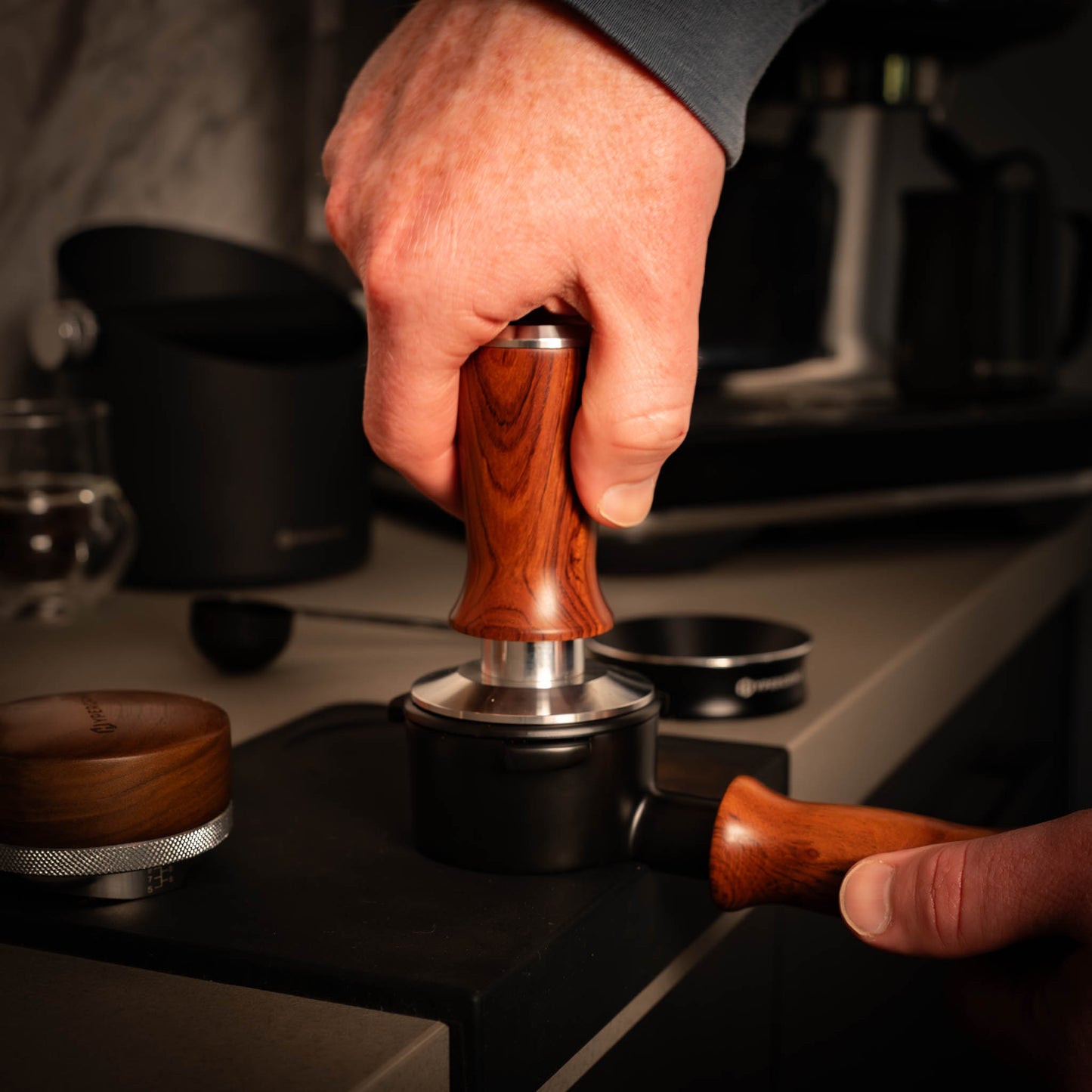 Hypergrind Tamper & Distributor Kit (Rosewood/Walnut)